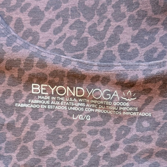 BEYOND YOGA Women's SoftMark Refocus Cropped Tank In in Charcoal Animal Print - Picture 10 of 15